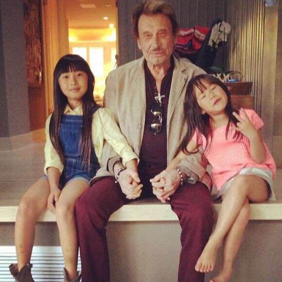 Johnny Hallyday avec ses filles Jade et Joy sur Instagram, le 14 avril 2014.