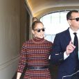Jennifer Lopez et son compagnon Alex Rodriguez arrivent dans un hôtel à Miami pour une réunion de travail le 25 janvier 2019.