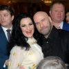 John Travolta posant avec la soprano Angela Gheorghiu au dîner de gala de la soirée des Bravo Classical Music Awards à Moscou le 21 mars 2019. © Persona Stars via ZUMA Press / Bestimage