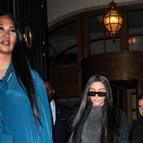 Kim Kardashian et Kimora Lee Simmons quittent le Ritz pour se rendre au restaurant Ferdi. Paris, le 25 mars 2019.