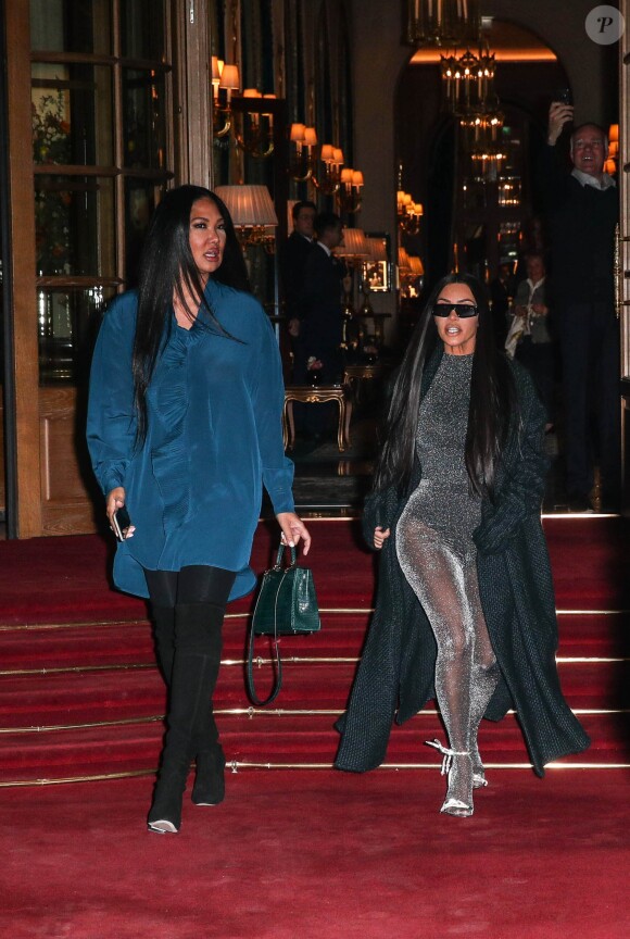 Kim Kardashian et Kimora Lee Simmons quittent le Ritz pour se rendre au restaurant Ferdi. Paris, le 25 mars 2019.