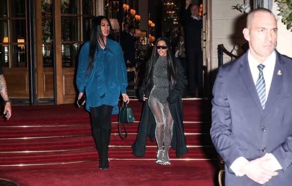 Kim Kardashian et Kimora Lee Simmons quittent le Ritz pour se rendre au restaurant Ferdi. Paris, le 25 mars 2019.