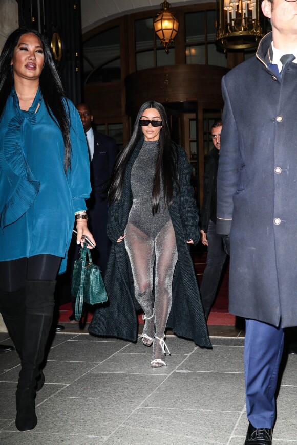 Kim Kardashian et Kimora Lee Simmons quittent le Ritz pour se rendre au restaurant Ferdi. Paris, le 25 mars 2019.