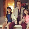 Johnny Hallyday avec ses filles Jade et Joy sur Instagram, le 14 avril 2014.