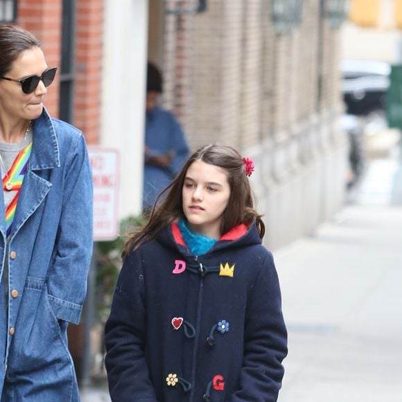 Katie Holmes et sa fille Suri Cruise se promènent à New York, le 13 mars 2019.