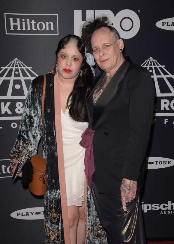 Pearl Thompson (The Cure) et un ami à la soirée Rock & Roll Hall Of Fame Induction au Barclays Center dans le quartier de Brooklyn à New York, le 29 mars 2019.