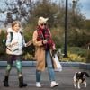 Exclusif - Michelle Williams et sa fille Matilda Ledger se promènent avec leur chien à New York, le 28 octobre 2016, le jour du 11ème anniversaire de de Matilda.