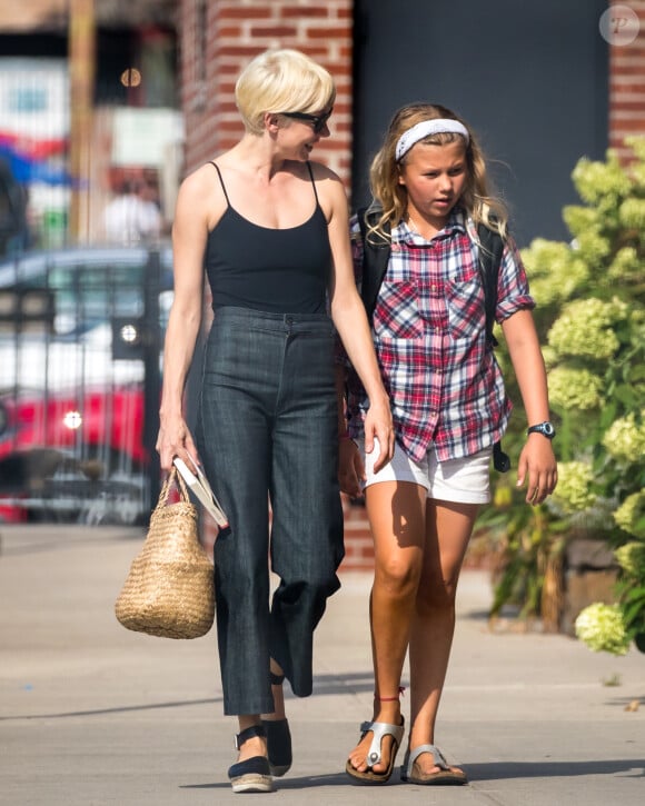 Exclusif - Michelle Williams se promène (le jour de son anniversaire) avec sa fille Matilda Ledger dans les rues de New York, le 9 septembre 2016