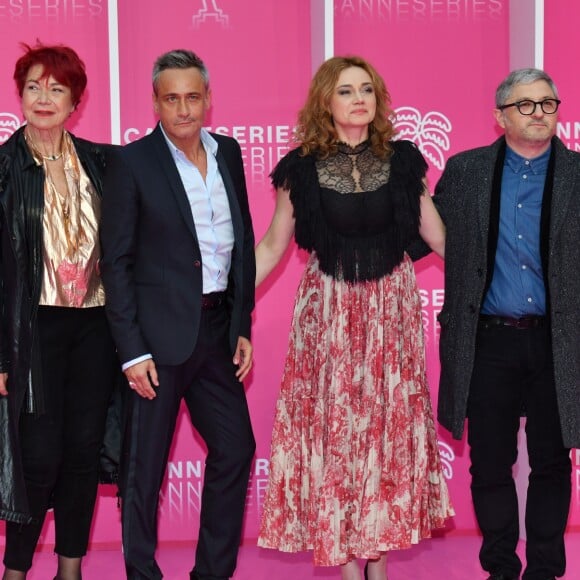 Pascale Breugnot, Jean-Michel Tinivelli, Marine Delterme et Vincent Mouluquet de la série française "Alice Nevers" au photocall de la 2e édition de "CanneSéries" au Palais des festivals à Cannes, le 6 avril 2019. © Bruno Bébert/Bestimage