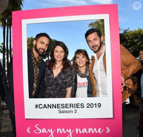 Joakim Latzko, Anne Décis, Elodie Varlet et Emanuele Giogi de la série "Plus Belle La Vie" sur la croisette lors de la 2ème édition du "Canneseries" à Cannes, France, le 7 avril 2019. © Bruno Bébert/Bestimage  "Plus belle la vie" actors attend on day three of the 2nd Canneseries International Series Festival, in Cannes, France on April 07, 2019.07/04/2019 - Cannes