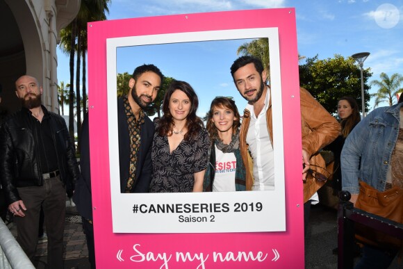 Joakim Latzko, Anne Décis, Elodie Varlet et Emanuele Giogi de la série "Plus Belle La Vie" sur la croisette lors de la 2ème édition du "Canneseries" à Cannes, France, le 7 avril 2019. © Bruno Bébert/Bestimage  "Plus belle la vie" actors attend on day three of the 2nd Canneseries International Series Festival, in Cannes, France on April 07, 2019.07/04/2019 - Cannes