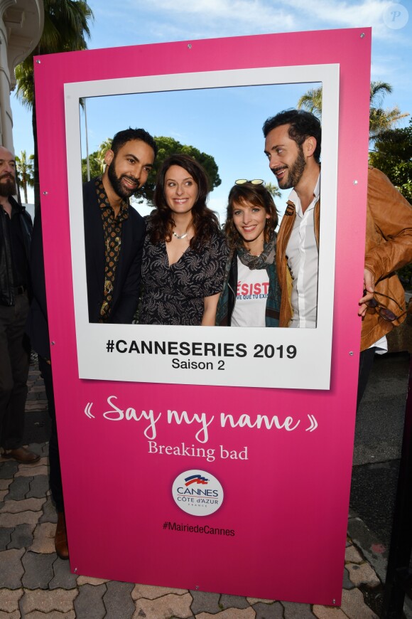 Joakim Latzko, Anne Décis, Elodie Varlet et Emanuele Giogi de la série "Plus Belle La Vie" sur la croisette lors de la 2ème édition du "Canneseries" à Cannes, France, le 7 avril 2019. © Bruno Bébert/Bestimage  "Plus belle la vie" actors attend on day three of the 2nd Canneseries International Series Festival, in Cannes, France on April 07, 2019.07/04/2019 - Cannes