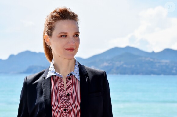 Rendez-vous avec Odile Vuillemin sur la croisette dans le cadre du 2e festival CanneSéries à Cannes, le 7 avril 2019. © Bruno Bebert/Bestimage