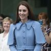 Le prince William, duc de Cambridge et Catherine Kate Middleton, duchesse de Cambridge, saluent les habitants de Ballymena en Irlande du Nord le 28 février 2019.