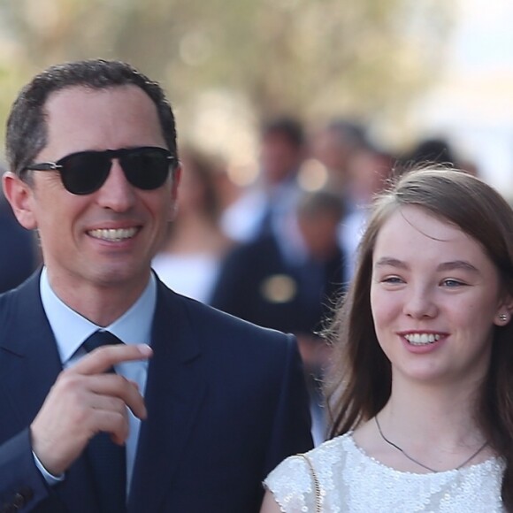 Gad Elmaleh, la princesse Alexandra Hanovre et Charlotte Casiraghi arrivant à la soirée pour l'inauguration du nouveau Yacht Club de Monaco, Port Hercule, le 20 juin 2014.