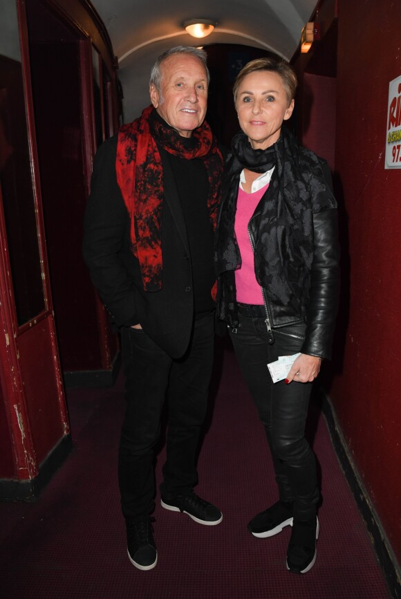 Exclusif - Yves Rénier et sa femme Karin lors de la représentation exceptionnelle du spectacle de Vincent Moscato "Complètement Jojo" au théâtre du Gymnase. Paris, le 10 avril 2019. © Guirec Coadic/Bestimage