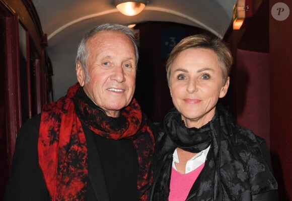 Exclusif - Yves Rénier et sa femme Karin lors de la représentation exceptionnelle du spectacle de Vincent Moscato "Complètement Jojo" au théâtre du Gymnase. Paris, le 10 avril 2019. © Guirec Coadic/Bestimage