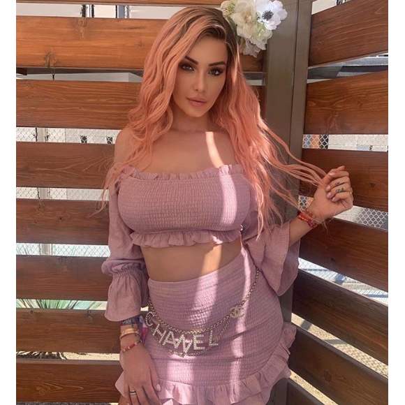 Nabilla enceinte à Coachella, le 14 avril 2019.