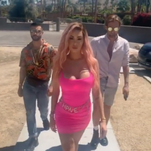 Nabilla se la joue Barbie à Coachella, le 13 avril 2019.