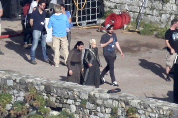 Kit Harington et Emilia Clarke - Les acteurs sur le tournage de la saison 7 de 'Game Of Thrones' à Bilbao en Espagne, le 25 octobre 2016.