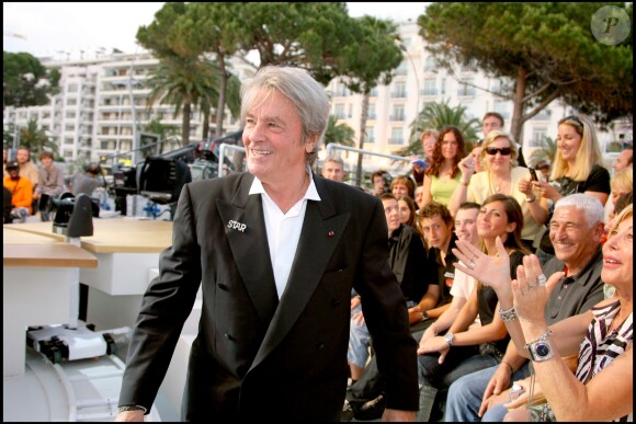 Alain Delon lors du Grand Journal durant le Festival de Cannes 2007