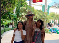 Laeticia Hallyday au Vietnam avec Jade et Joy : tendre moment avec des orphelins
