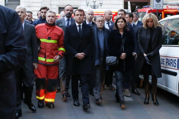 Didier Lallement, préfet de Police de Paris, Edouard Philippe, Premier ministre, le président de la République française, Emmanuel Macron, Franck Riester, ministre de la Culture, monseigneur Patrick Chauvet recteur-archiprêtre de la cathédrale Notre-Dame de Paris, la maire de Paris, Anne Hidalgo, la Première dame Brigitte Macron - Le président de la République française est venu constater les dégâts provoqués par l'incendie survenu en la cathédrale Notre-Dame de Paris, France, le 15 avril 2019. © Stéphane Lemouton/Bestimage