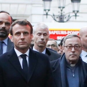 Didier Lallement, préfet de Police de Paris, Edouard Philippe, Premier ministre, le président de la République française, Emmanuel Macron, Franck Riester, ministre de la Culture, monseigneur Patrick Chauvet recteur-archiprêtre de la cathédrale Notre-Dame de Paris, la maire de Paris, Anne Hidalgo, la Première dame Brigitte Macron - Le président de la République française est venu constater les dégâts provoqués par l'incendie survenu en la cathédrale Notre-Dame de Paris, France, le 15 avril 2019. © Stéphane Lemouton/Bestimage