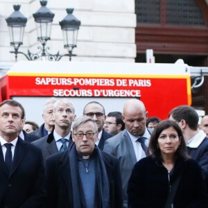 Edouard Philippe, Premier ministre, le président de la République française, Emmanuel Macron, Franck Riester, ministre de la Culture, monseigneur Patrick Chauvet recteur-archiprêtre de la cathédrale Notre-Dame de Paris, le secrétaire d'État à l'Intérieur Laurent Nuñez, la maire de Paris, Anne Hidalgo, la Première dame Brigitte Macron - Le président de la République française est venu constater les dégâts provoqués par l'incendie survenu en la cathédrale Notre-Dame de Paris, France, le 15 avril 2019. © Stéphane Lemouton/Bestimage