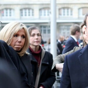 Le président de la République française, Emmanuel Macron, la Première dame Brigitte Macron et l'archevêque de Paris Michel Aupetit - Le président de la République française est venu constater les dégâts provoqués par l'incendie survenu en la cathédrale Notre-Dame de Paris, France, le 15 avril 2019. © Stéphane Lemouton/Bestimage