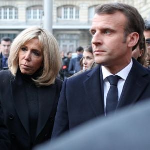 Le président de la République française, Emmanuel Macron, la Première dame Brigitte Macron et l'archevêque de Paris Michel Aupetit - Le président de la République française est venu constater les dégâts provoqués par l'incendie survenu en la cathédrale Notre-Dame de Paris, France, le 15 avril 2019. © Stéphane Lemouton/Bestimage