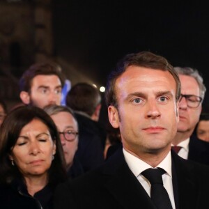 Le premier ministre, Edouard Philippe, Franck Riester, ministre de la Culture, la maire de Paris, Anne Hidalgo, le président de la République française, Emmanuel Macron, Richard Ferrand, président de l'Assemblée Nationale, la Première Dame Brigitte Macron et l'archevêque de Paris Michel Aupetit - Le président de la République française est venu constater les dégâts provoqués par l'incendie survenu en la cathédrale Notre-Dame de Paris, France, le 15 avril 2019. © Stéphane Lemouton/Bestimage