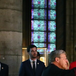 Brigitte Macron (Trogneux) et Melania Trump (habillée en Dior) visitent la cathédrale Notre-Dame de Paris accompagnées du recteur de la cathédrale, Mgr Patrick Chauvet, le 13 juillet 2017. © Sébastien Valiela/Dominique Jacovides/Bestimage