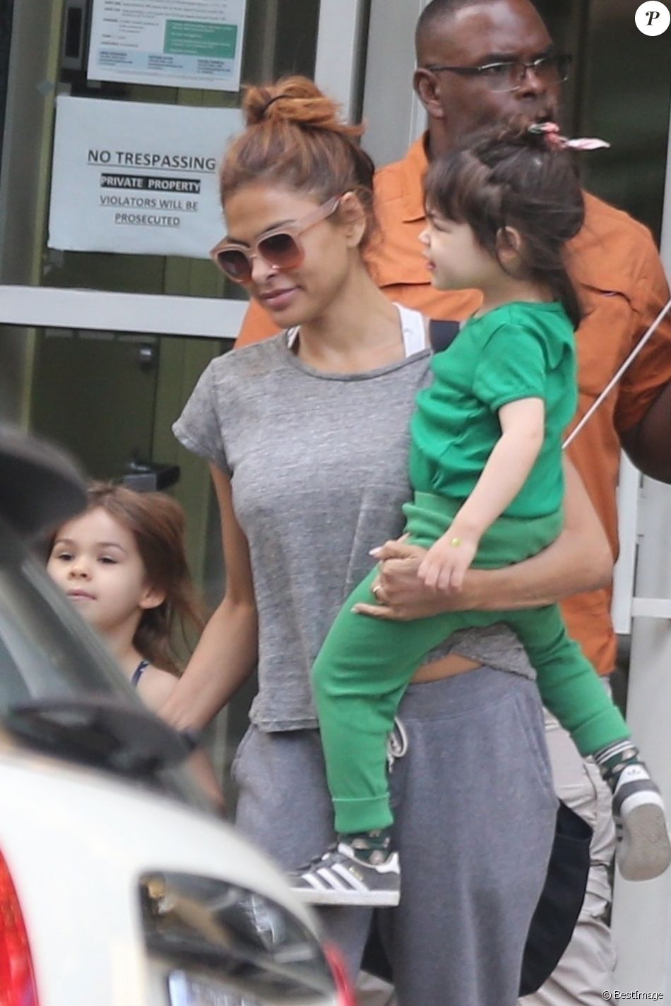 Exclusif Eva Mendes fait des courses avec ses enfants Esmeralda et