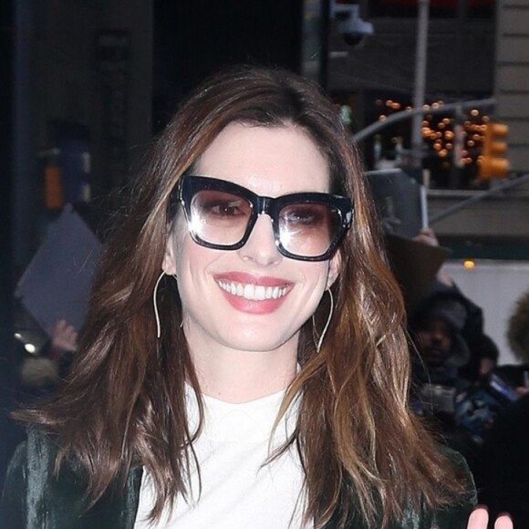 Anne Hathaway fait un passage à l'émission Good Morning America à New York le 23 janvier 2019.