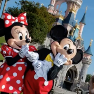 Jacques et Gabriella de Monaco ont découvert le parc Disneyland Paris, avec leurs parents Albert et Charlene de Monaco. Avril 2019.