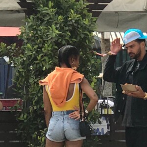 Jesse Williams et sa compagne Taylor Rooks au deuxième week-end du festival Coachella. Indio, le 20 avril 2019.