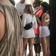 Lewis Hamilton (en t-shirt corail) au deuxième week-end du festival Coachella. Indio, le 20 avril 2019.