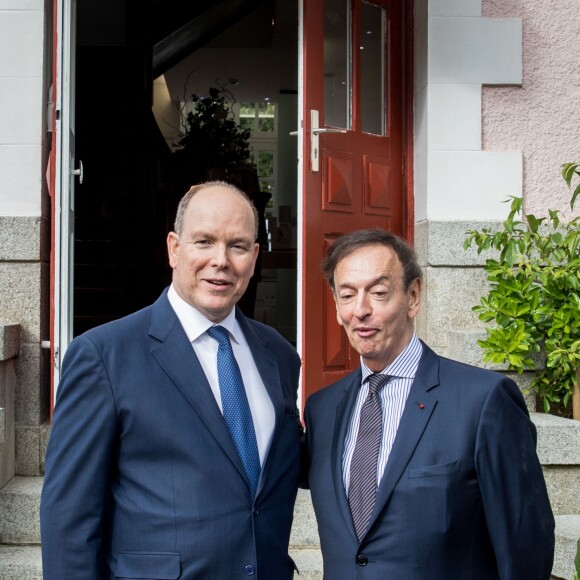 Le prince Albert II de Monaco et Jean-Paul Claverie (président de l'association Présence de Christian Dior") lors de l'inauguration de l'exposition Grace de Monaco, princesse en Dior le 25 avril 2019 à Granville, à la villa Les Rhumbs qui abrite le musée Christian Dior. © Cyril Moreau/Bestimage