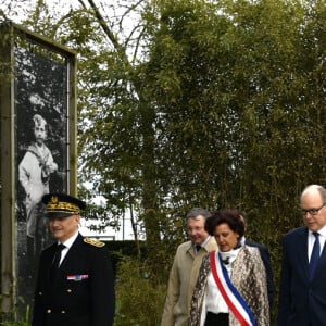 Le prince Albert II de Monaco et la maire de Granville Dominique Baudry lors de l'inauguration de l'exposition Grace de Monaco, princesse en Dior le 25 avril 2019 à Granville, à la villa Les Rhumbs qui abrite le musée Christian Dior. © Benoît Croisy/Mairie de Granville