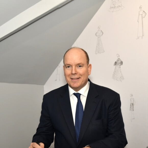 Le prince Albert II de Monaco lors de l'inauguration de l'exposition Grace de Monaco, princesse en Dior le 25 avril 2019 à Granville, à la villa Les Rhumbs qui abrite le musée Christian Dior. © Benoît Croisy/Mairie de Granville