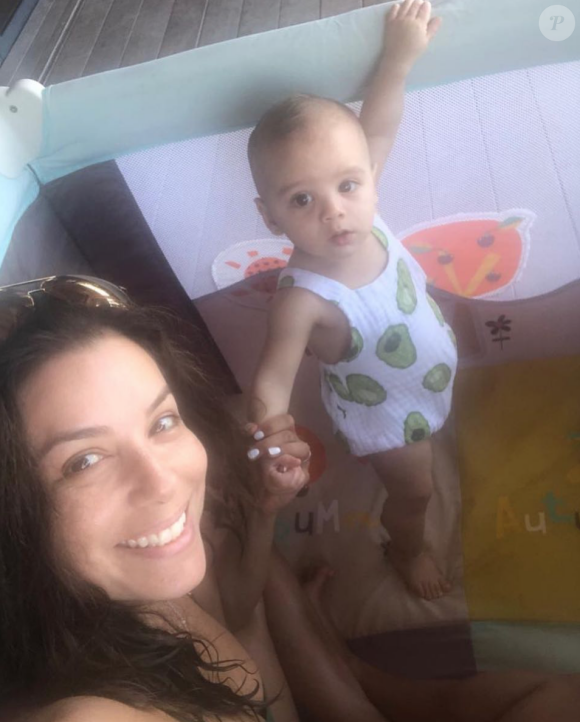 Eva Longoria et son fils Santiago en vacances à Saint-Barthélemy. Avril 2019.