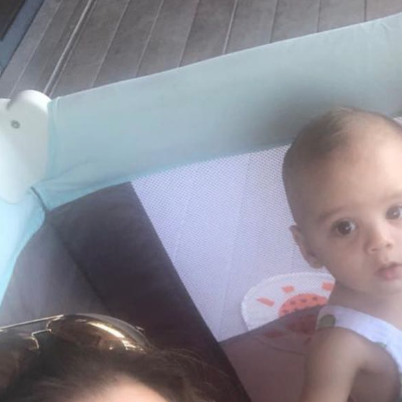 Eva Longoria et son fils Santiago en vacances à Saint-Barthélemy. Avril 2019.