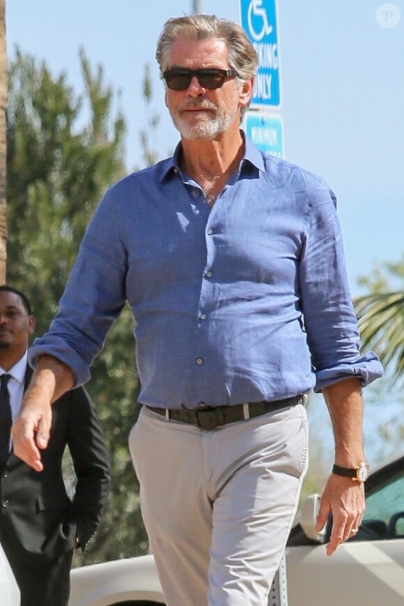 Exclusif - Pierce Brosnan est allé déjeuner au Country Mart à Malibu, le 1er avril 2019
