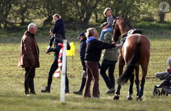 Exclusif - Catherine Kate Middleton, duchesse de Cambridge, la princesse Charlotte, Zara Tindall (Phillips), Le prince William, duc de Cambridge, Mia Tindall lors d'une après-midi de détente en famille en marge des courses de chevaux de Burnham dans le Norfolk le 12 avril 2019.