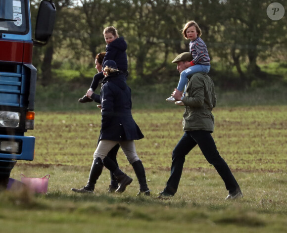 Exclusif - Catherine Kate Middleton, duchesse de Cambridge, la princesse Charlotte, Zara Tindall (Phillips), Le prince William, duc de Cambridge, Mia Tindall lors d'une après-midi de détente en famille en marge des courses de chevaux de Burnham dans le Norfolk le 12 avril 2019.