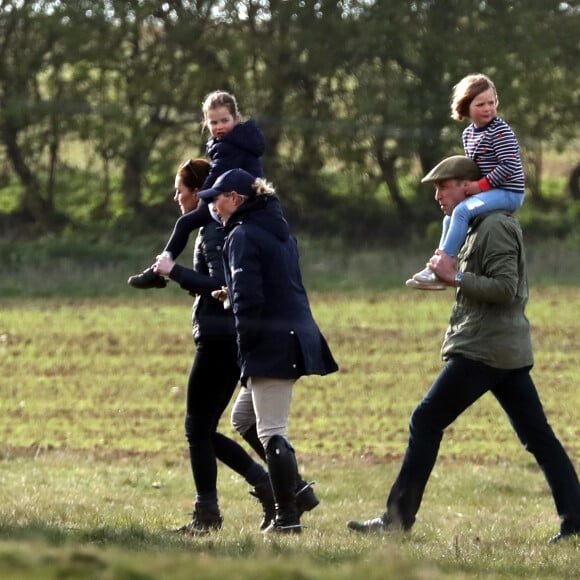 Exclusif - Catherine Kate Middleton, duchesse de Cambridge, la princesse Charlotte, Zara Tindall (Phillips), Le prince William, duc de Cambridge, Mia Tindall lors d'une après-midi de détente en famille en marge des courses de chevaux de Burnham dans le Norfolk le 12 avril 2019.