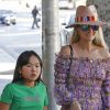 Laeticia Hallyday et sa fille Joy - Laeticia Hallyday et ses filles Jade et Joy arrivent au restaurant Gladstones pour déjeuner à Los Angeles, le 30 mars 2019.