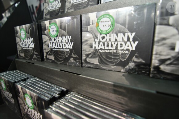 Mis en vente de l'album posthume de Johnny Hallyday " Mon pays c'est l'amour " à la Fnac de Nice le 19 octobre 2018 © Lionel Urman/Bestimage 