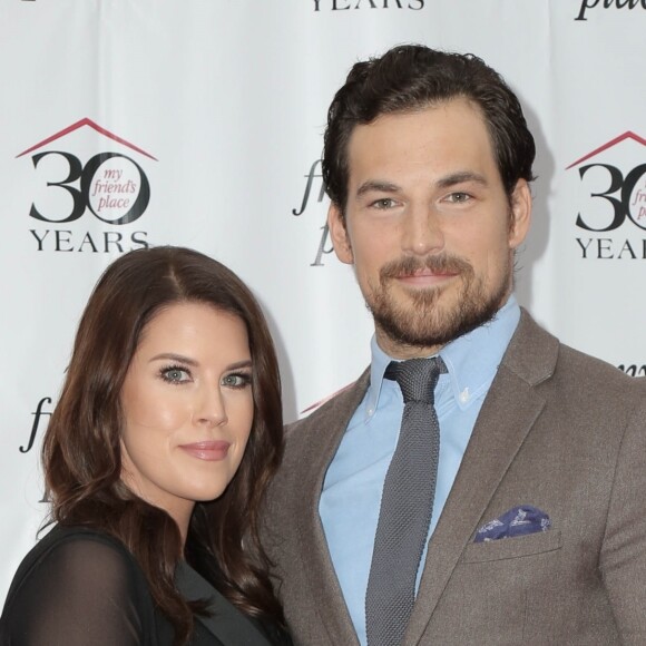 Giacomo Gianniotti et sa fiancée Nichole Gustafson au 30e gala annual My Friend's Place au Hollywood Palladium à Los Angeles, le 7 avril 2018.